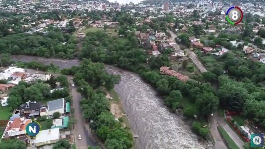 La crecida del río San Antonio, desde el drone de Teleocho Noticias