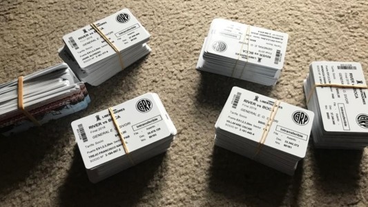 Secuestraron entradas para la Superfinal y 7 millones de pesos: investigan a la barra de River