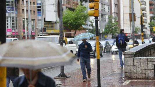 Llueve torrencialmente en Córdoba y hay alerta por tormentas fuertes