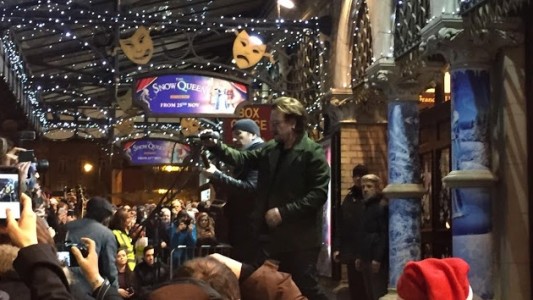 Bono y The Edge se convirtieron en músicos callejeros en Dublín