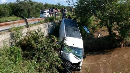 Desbarrancó en Tucumán una trafic que trasladaba a músicos de Damián Córdoba