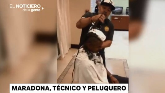 Maradona técnico y peluquero en México