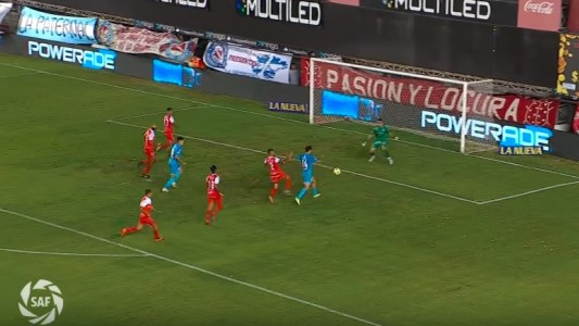 Belgrano casi lo gana con un hombre menos