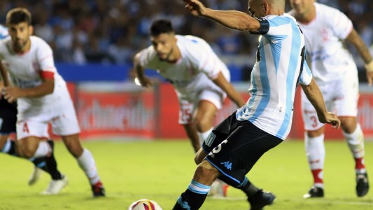 Racing defendió la cima de la Superliga: le ganó a Huracán en Avellaneda