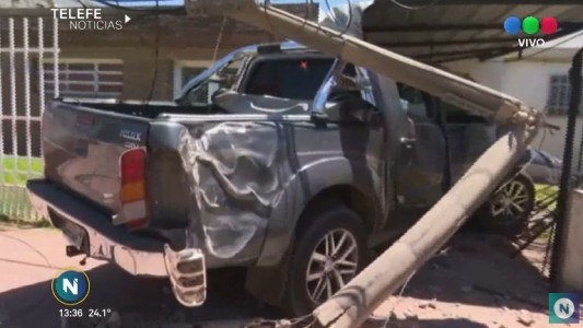 Barrio Los Olmos: una camioneta terminó en el jardín de una casa