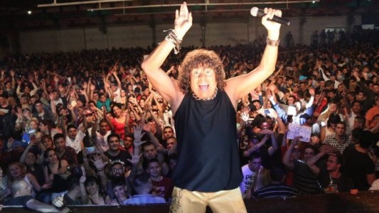 La Mona Jiménez trató de hablar en inglés con sus fans extranjeras