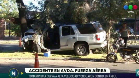 Tres jóvenes heridos tras choque en Avenida Fuerza Aérea