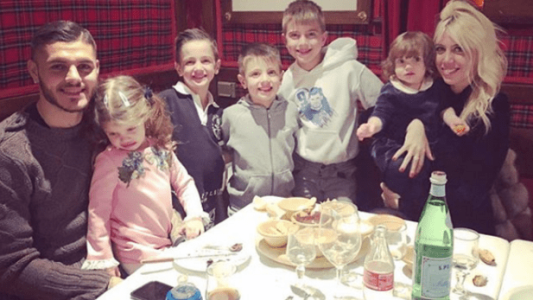 La feria americana de Wanda Nara: ofrece sus carteras y zapatos usados