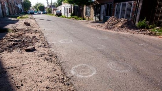 Sangrienta balacera en Rosario: dos muertos y ocho heridos, entre ellos una nena de cinco años