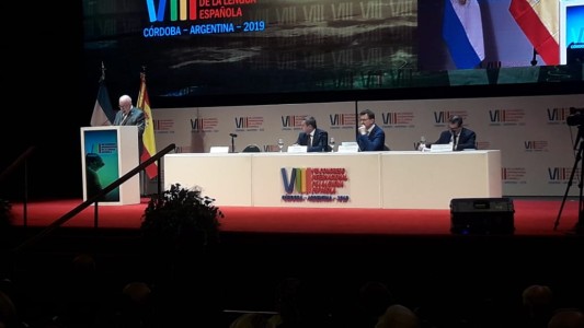 Mestre junto al director de la RAE en el cierre del Congreso de la Lengua