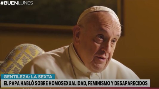 El Papa habló sobre homosexualidad, feminismo y desaparecidos