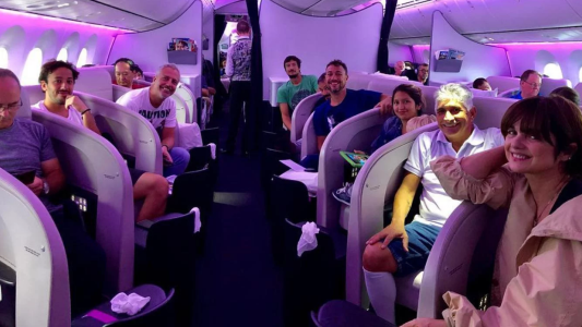 El mejor trabajo del mundo: furor en las redes por la niñera de Mirko