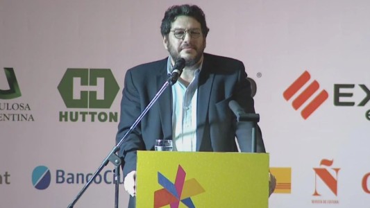 Incidentes durante el discurso de Avelluto en la Feria del Libro