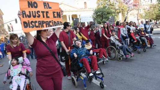 Personas con discapacidad se movilizan a la Quinta de Olivos contra el ajuste en el sector