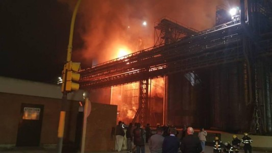 Bomberos controlaron incendio en la Aceitera General Deheza