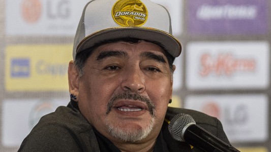 Maradona llegó al país y apoyó la precanditarura de Alberto Fernández