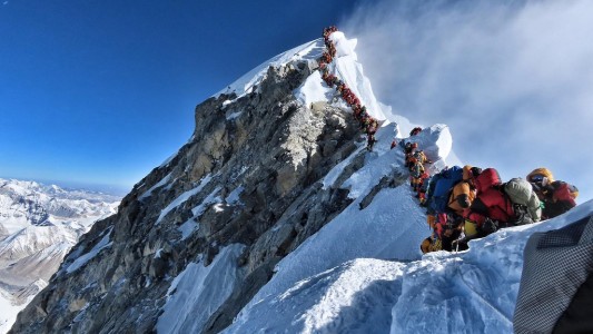 Colapso en la "zona de la muerte" del Everest: fallecieron siete personas