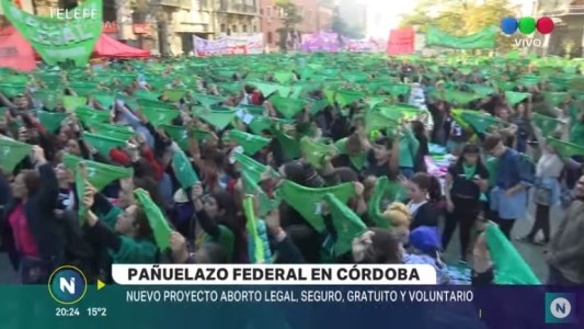 "Pañuelazo" en Córdoba por el aborto legal