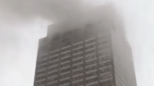 Un helicóptero se estrelló contra un edificio en el centro de Nueva York