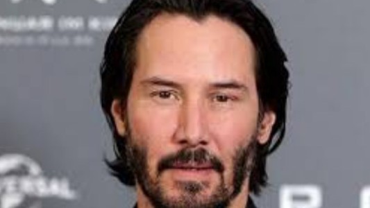 La simple acción de Keanu Reeves cuando se saca fotos con sus fanáticas