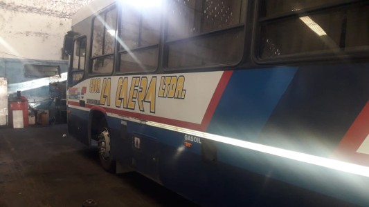 Explosión en un ómnibus: una familia sufrió quemaduras