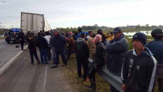 Santa Fé: vecinos saquearon un camión que transportaba carne de cerdo