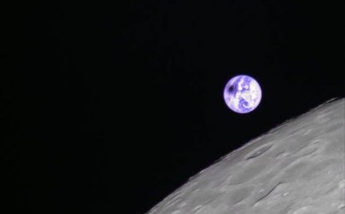 Un "agujero negro" en la Tierra: así se vio el eclipse desde la Luna