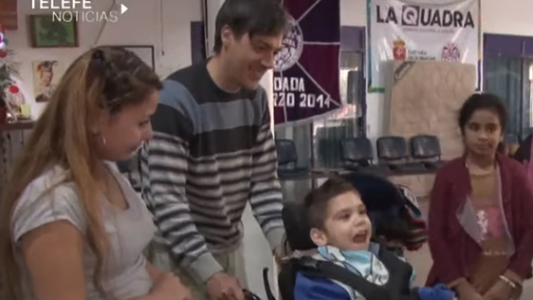 Consiguieron la silla especial para Maxi... y también para Agustina