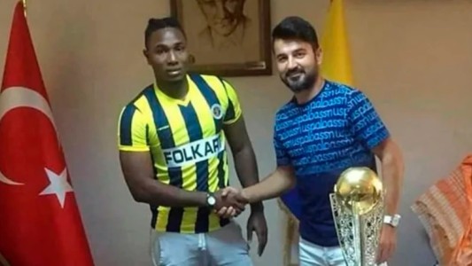 Contrataron a un futbolista y en 24 horas lo echaron: se confundieron de nombre