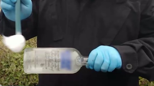 Avanzan los pericias a la botella de vodka que hallaron en la camioneta del Pepo