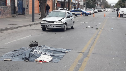 Una mujer murió atropellada mientras cruzaba la calle