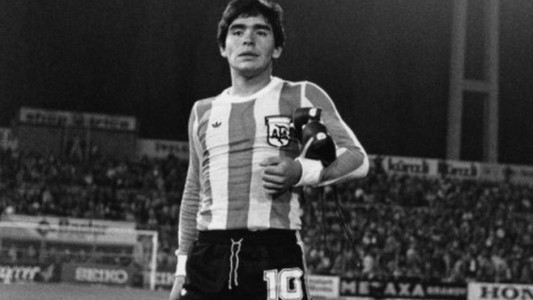 Video: Diego Maradona volvió a caminar "como cuando tenía 15 años"