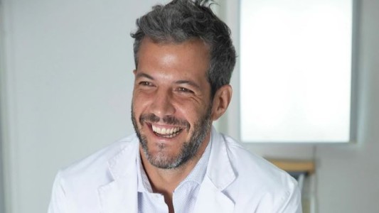 El cirujano de Maradona, nuevo sex symbol de las redes