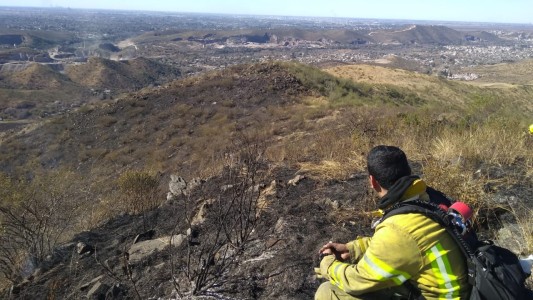 Contuvieron el incendio que se reinició en cercanías de La Calera