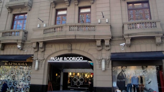 Un nene sufrió graves heridas al quedarle la mano atrapada en una escalera mecánica