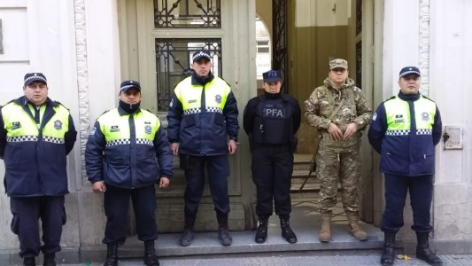 Quiso votar con el DNI del hermano y tuvo problemas con la policía