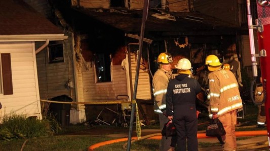 Un bombero perdió a sus cuatro hijos en un incendio mientras respondía una falsa alarma