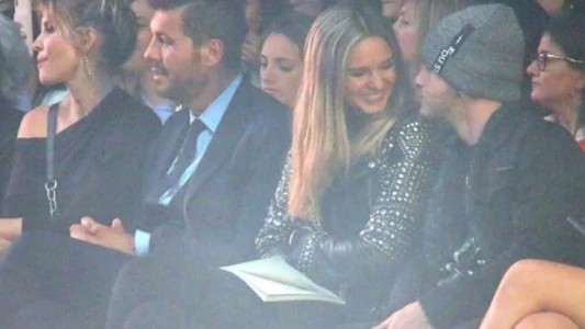 La primera salida oficial de Juanita Tinelli y su novio: caricias durante un desfile