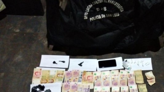 Murió tras ingerir cápsulas de cocaína durante un operativo en su casa