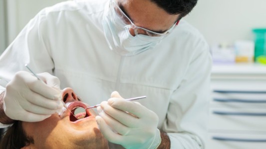 Un falso odontólogo atendía hace 14 años en un consultorio de La Plata