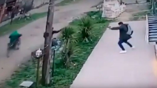 Video: así se defendió un policía de la Ciudad de un robo en Merlo