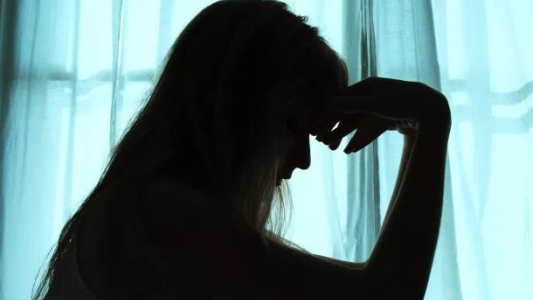 Hallaron a una joven que estuvo 10 años secuestrada por sus padres