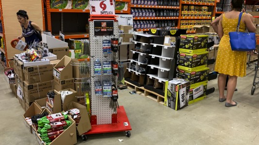 Miami se prepara para recibir el huracán Dorian de categoría 4