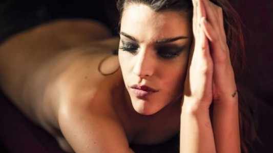 Las fotos de Calu Rivero desnuda con amigas en el río que desafían la censura