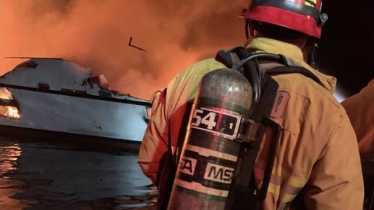 Al menos 34 son los desaparecidos tras el hundimiento de un barco en California