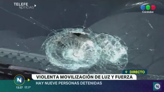 Al menos 12 vehículos resultaron apedreados en la marcha de Luz y Fuerza