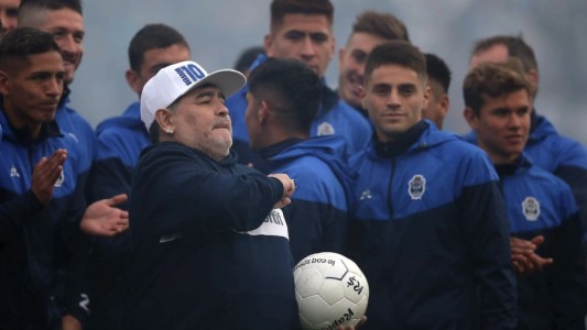 Maradona en Gimnasia: dirige su primer entrenamiento en el Bosque