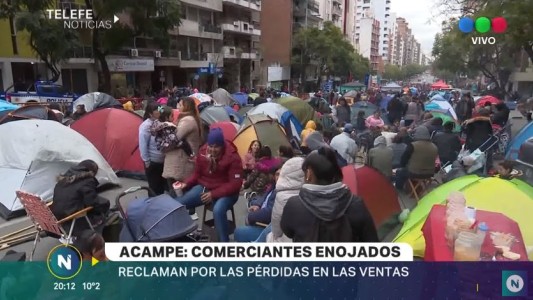 Comerciantes indignados con el acampe