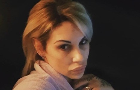 El desnudo de Mónica Farro en Instagram: tuvo que usar emojis para evitar la censura