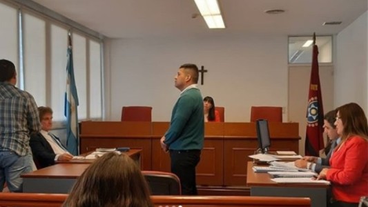 Juzgan a un hombre acusado de golpear con un machete a un perro, que luego fue sacrificado